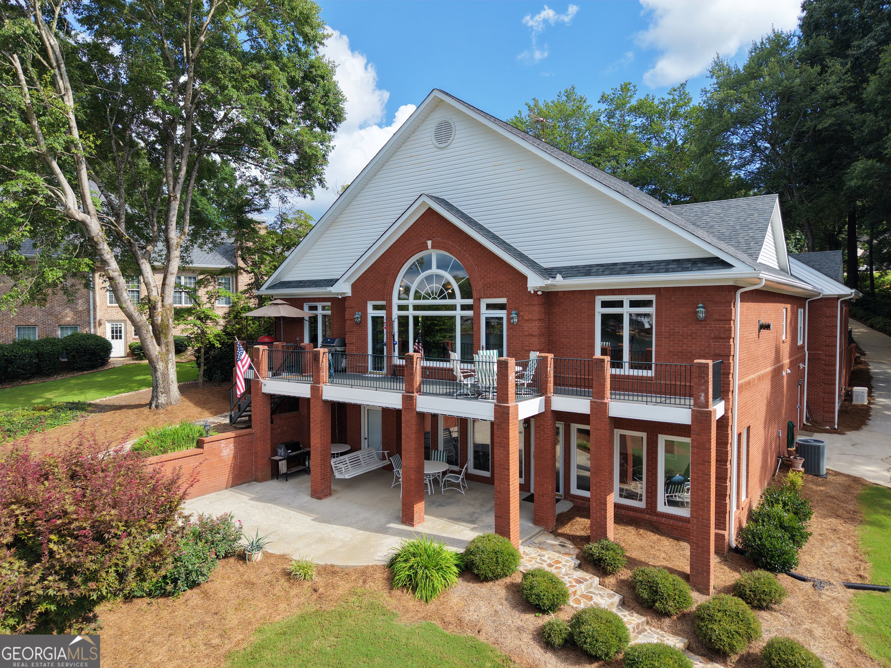 2381 Lee Pl
