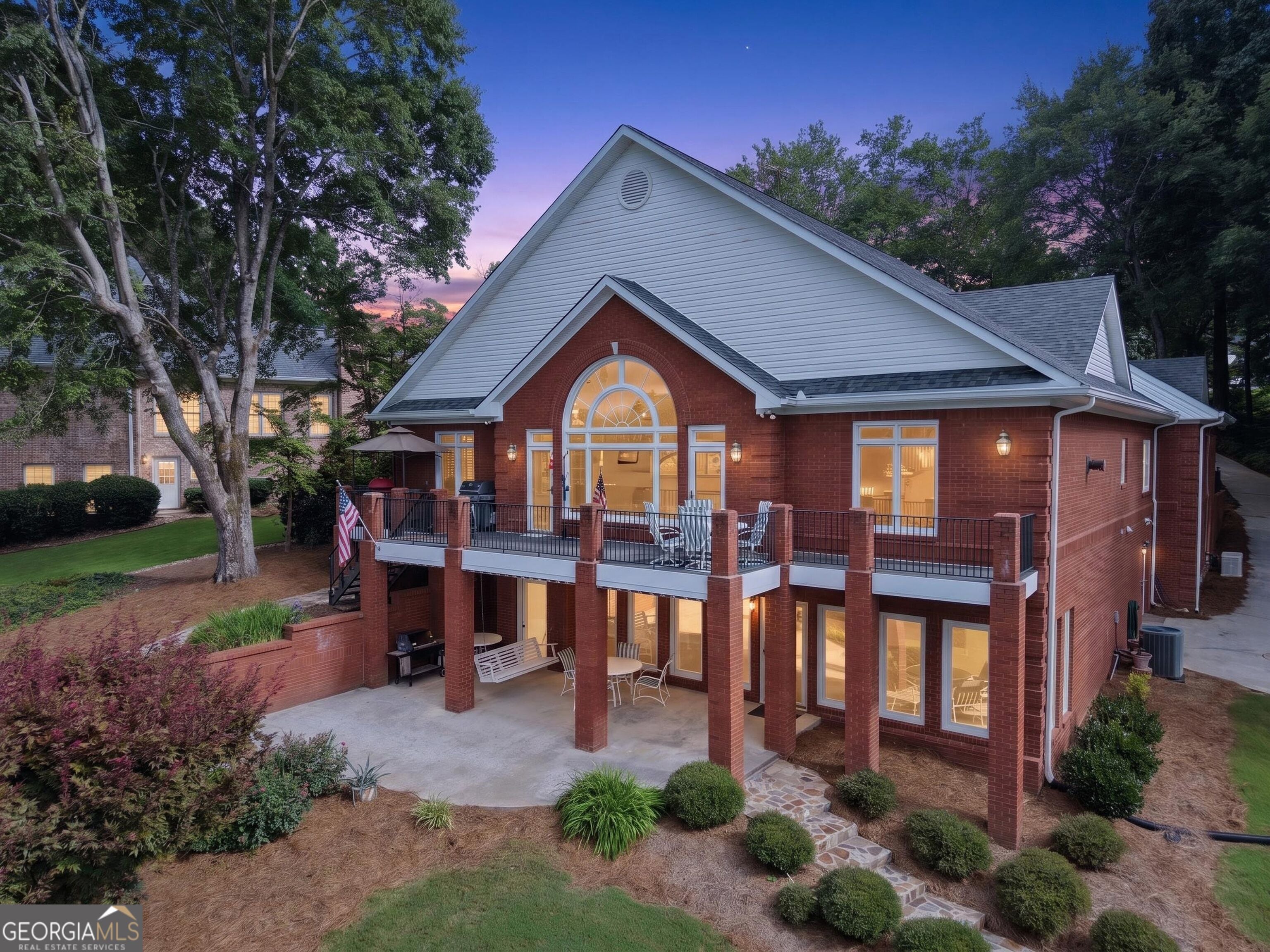 2381 Lee PL