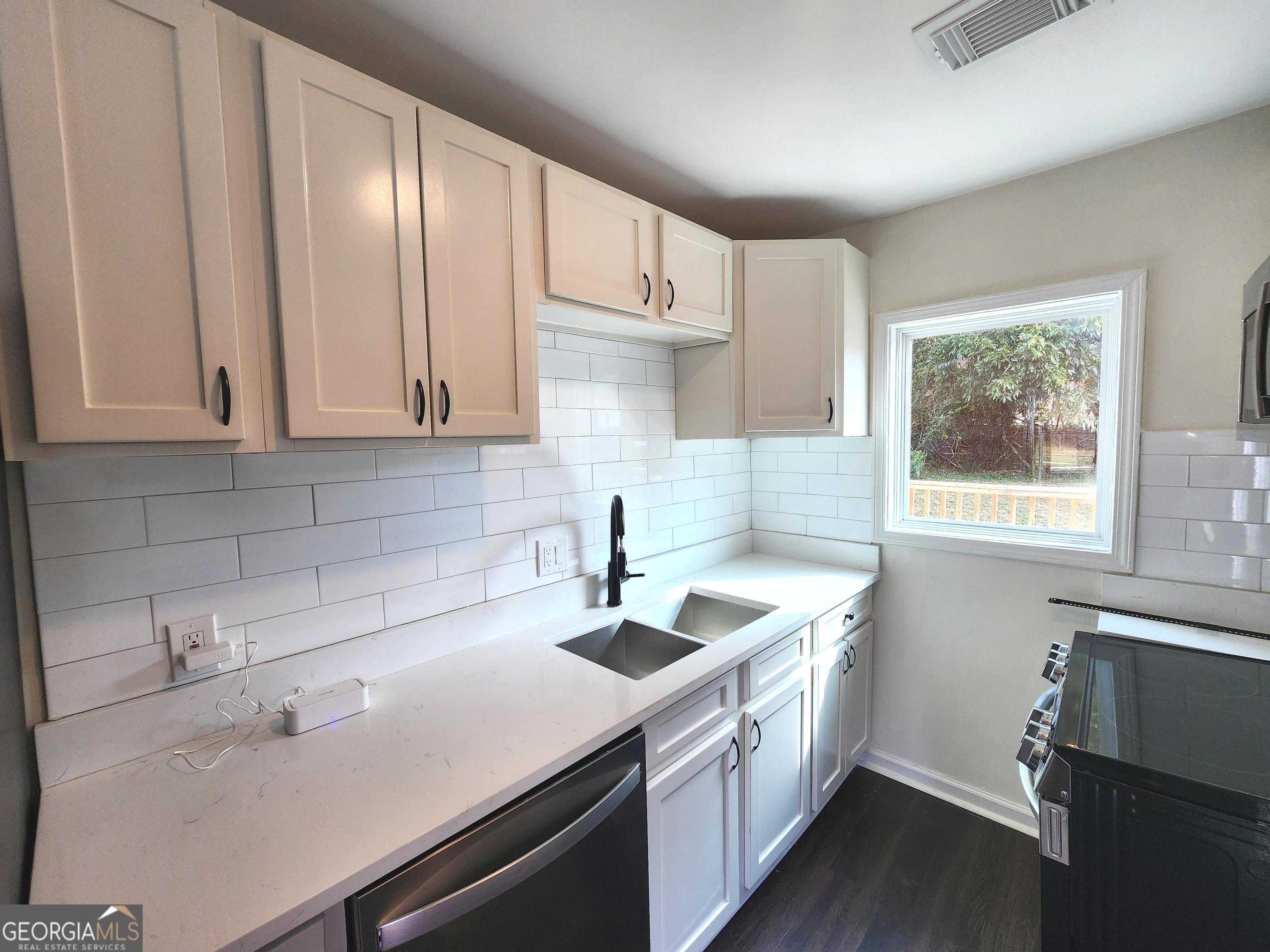 Hollowell Tad - Residential