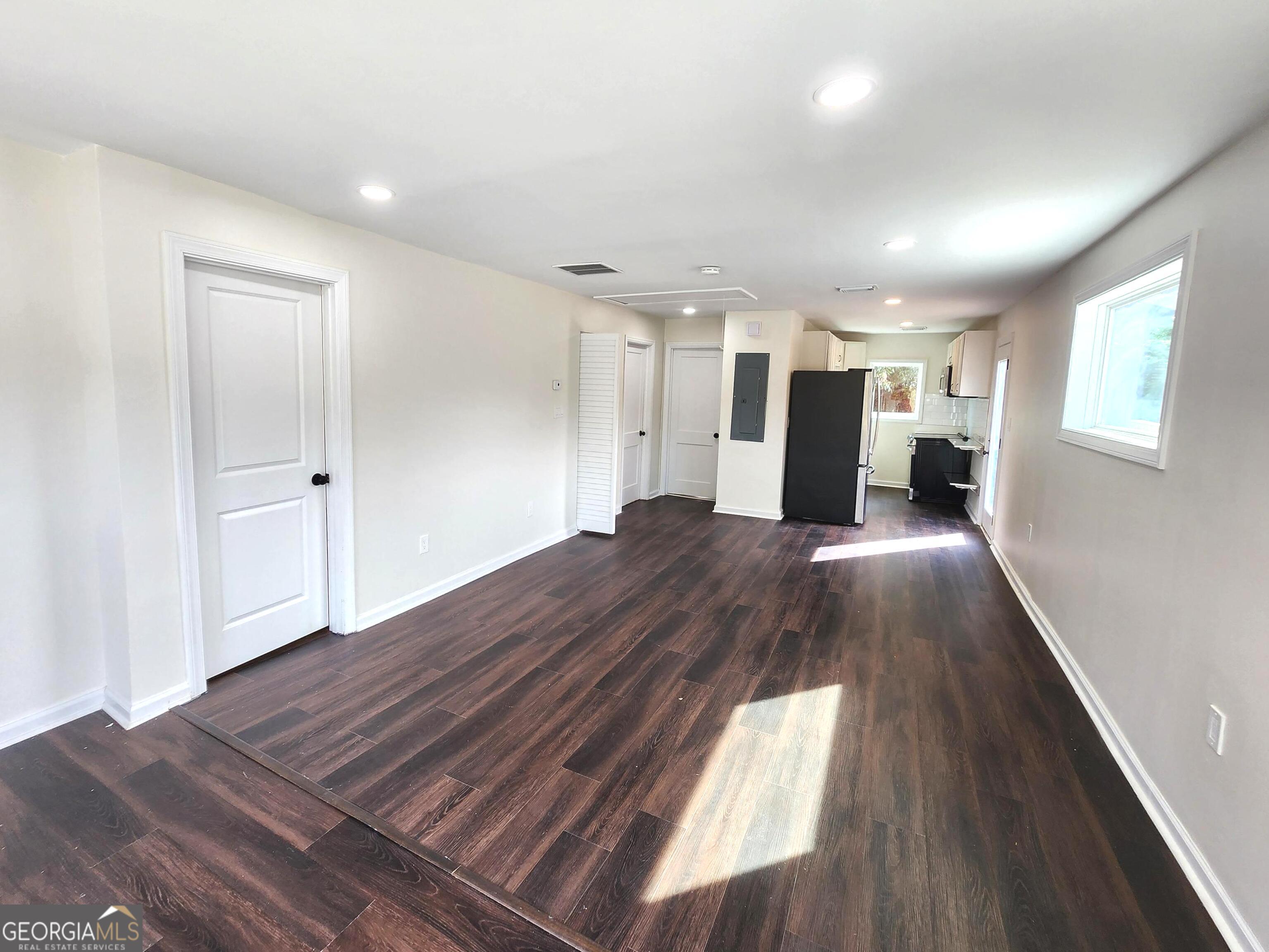 Hollowell Tad - Residential