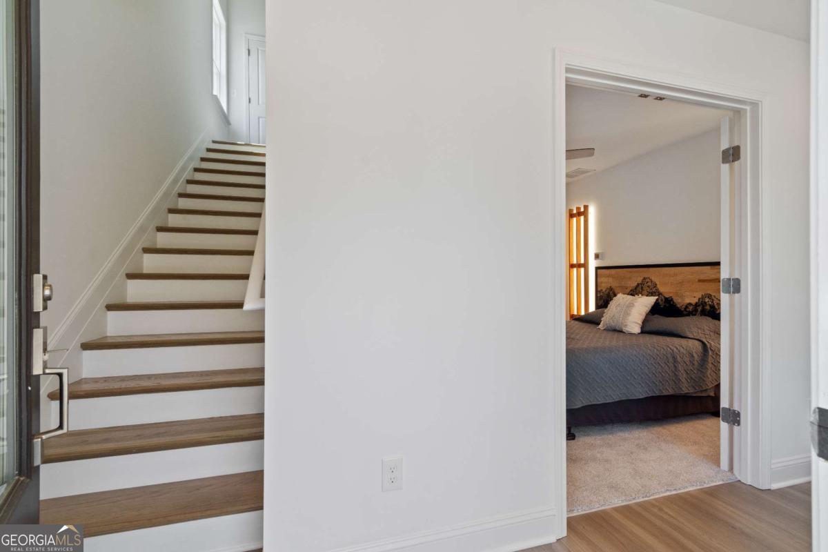 305 Ridgewood DR