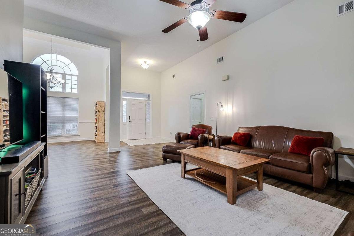 116 Penny LN
