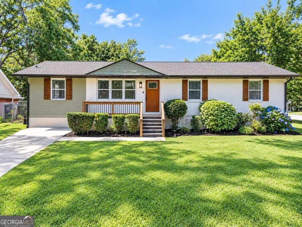 Photo of 2266 Carver Drive, Atlanta, GA 30314 (MLS # 10846630)