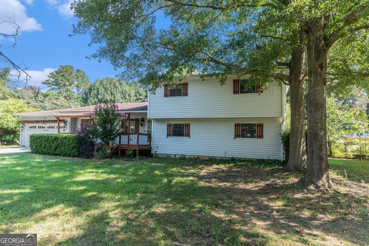 1608 Drakes DR