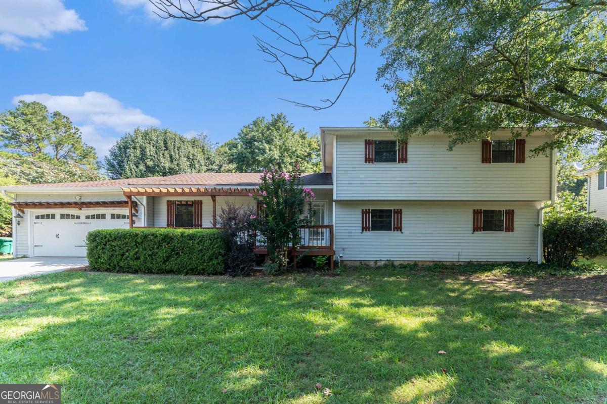 Welcome to this beautifully upgraded split-level ranch offering 3 bedrooms, 2 full bathrooms, and a versatile bonus room. Step inside to an open-concept layout that seamlessly connects the kitchen, dining, and living areas-perfect for entertaining. The modern kitchen features stainless steel appliances with a view and direct access to the patio and private backyard. The spacious owner's suite boasts a walk-in closet and a spa-like en suite with a tiled soaking tub/shower combo and sleek modern vanity. Additional highlights include new carpet, new LVP flooring, high ceilings, and stylish light fixtures throughout. Enjoy community amenities with access to the neighborhood pool, plus a convenient location near popular shopping at North Griffin Square and The Marketplace at Locust Grove, along with plenty of local eateries just minutes away. This home combines modern updates, comfort, and convenience-all in one!