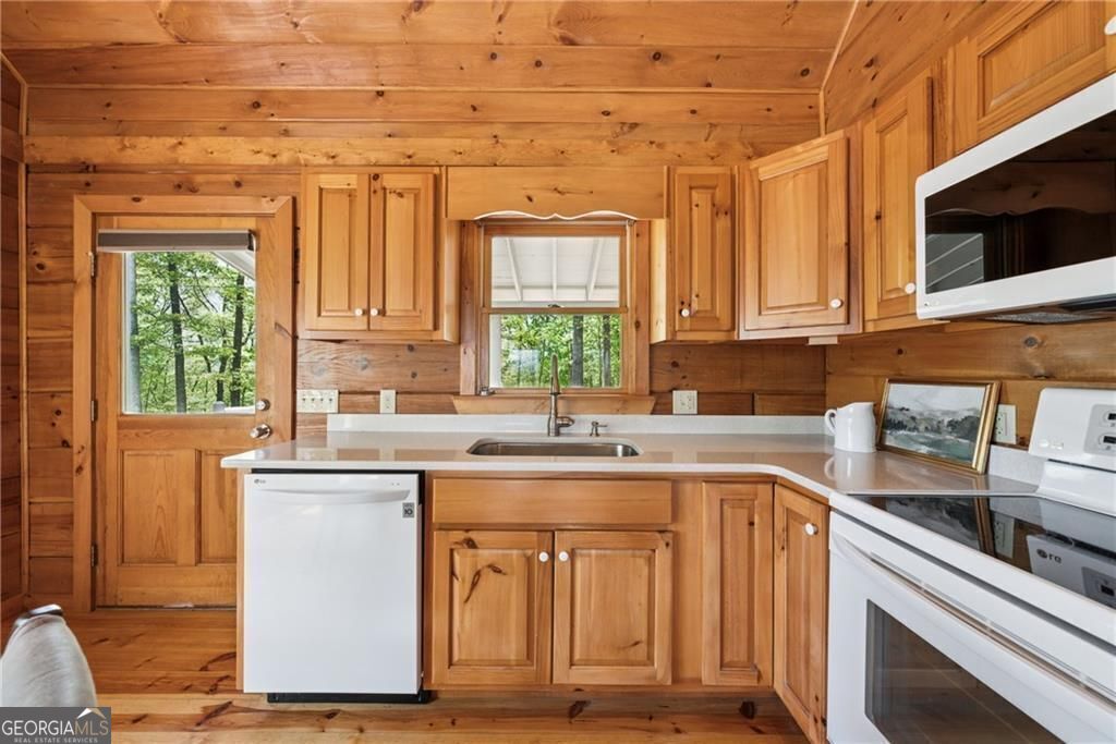 Ellijay, Georgia 30540, United States, 3 Bedrooms Bedrooms, ,2 BathroomsBathrooms,Residential,Pending,115289