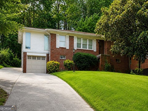 Photo of 2732 Oldknow Drive NW, Atlanta, GA 30318 (MLS # 10818069)