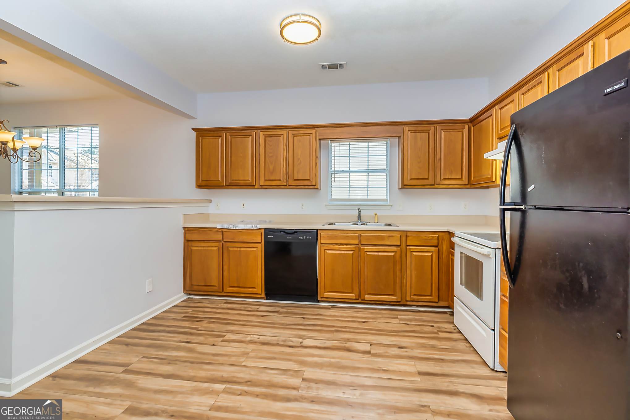 Newnan, Georgia 30263, United States, 3 Bedrooms Bedrooms, ,3 BathroomsBathrooms,Residential,Active,77606