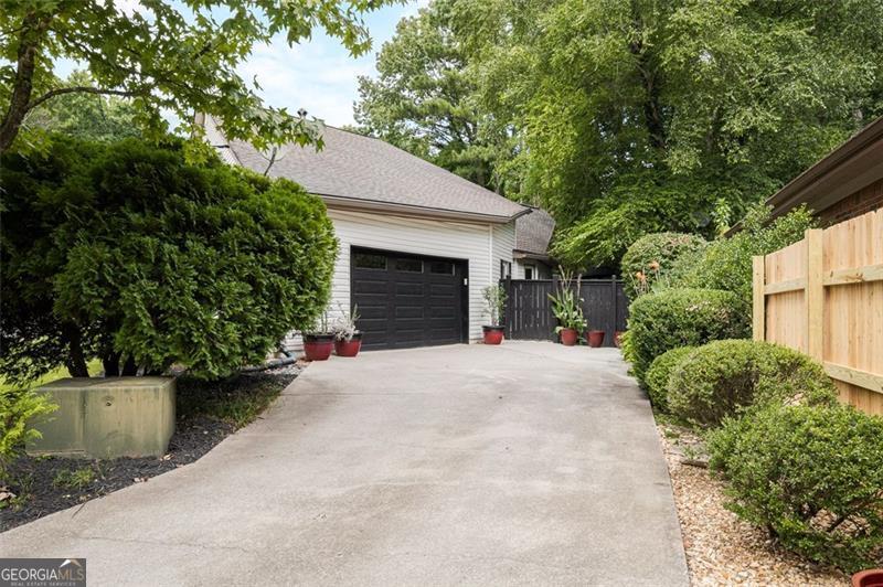 2861 DORBY CLOSE NE