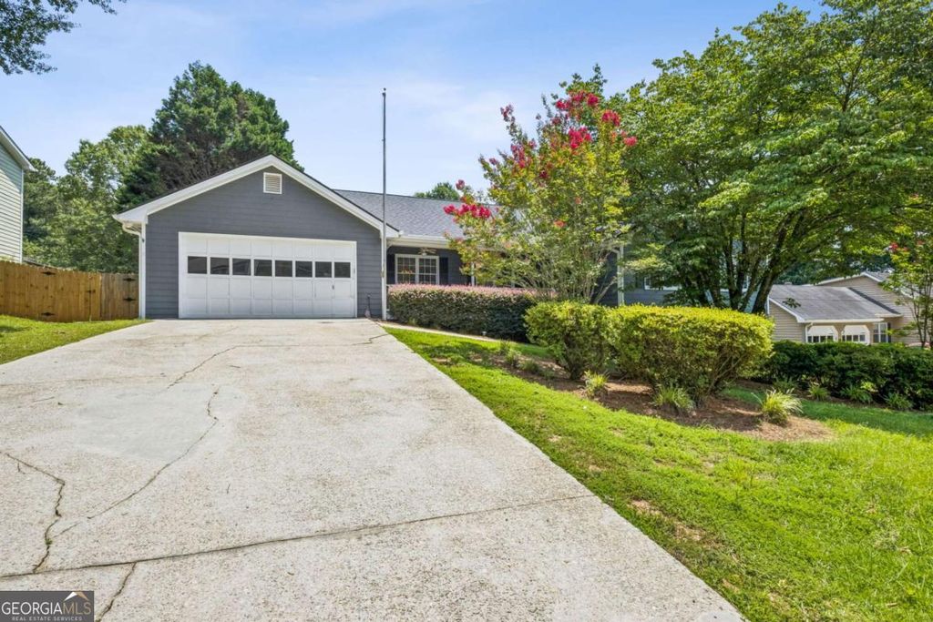 Photo of 1192 Lakeview Road, Grayson, GA 30017 (MLS # 10795609)