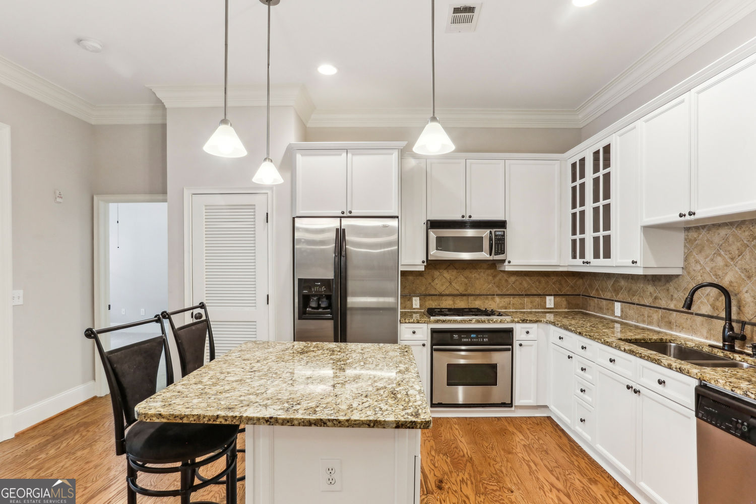 11 Perimeter CTR E 1402