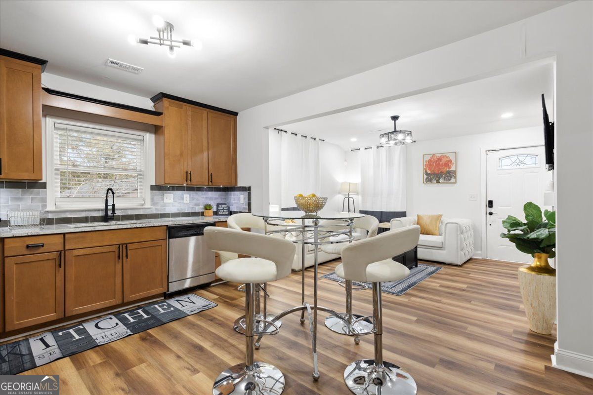 1765 Mary George AVE NW