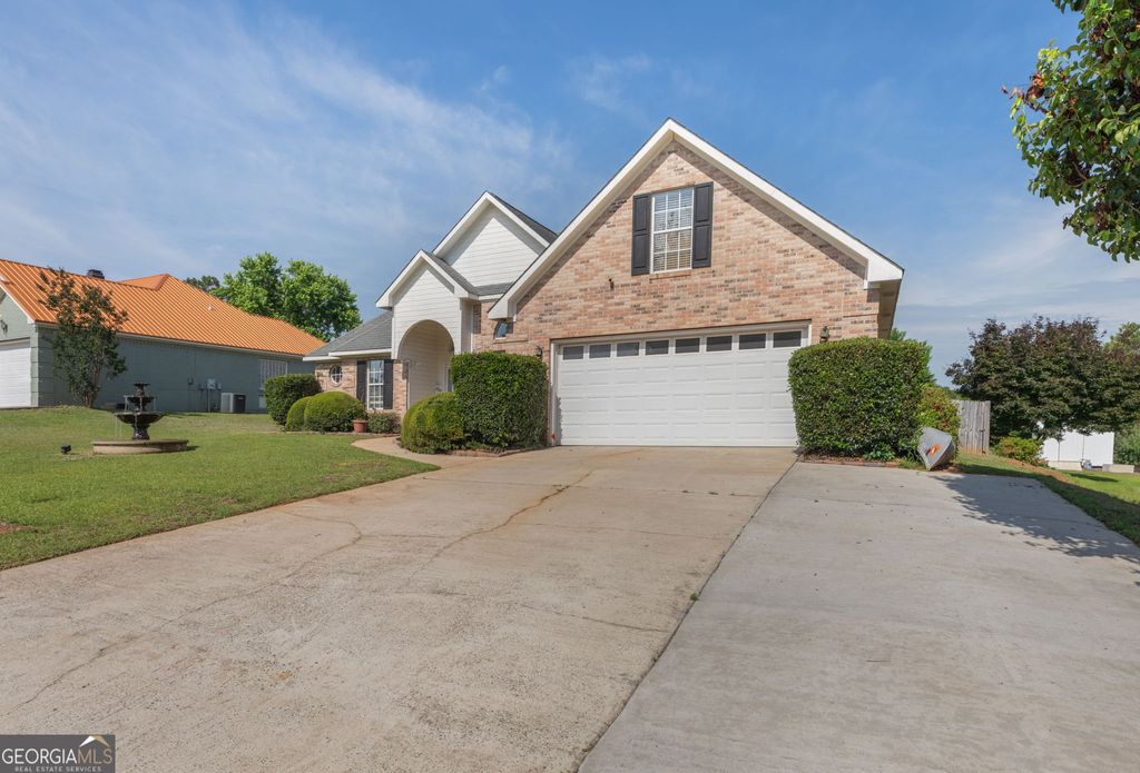 Photo of 428 Cross Creek Way, Warner Robins, GA 31088 (MLS # 10771286)