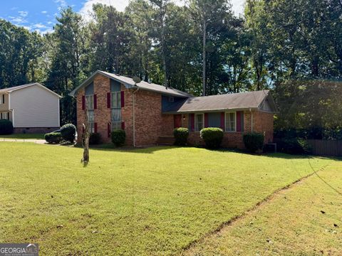 Photo of 781 Sweet Briar Trail SE, Conyers, GA 30094 (MLS # 10619898)