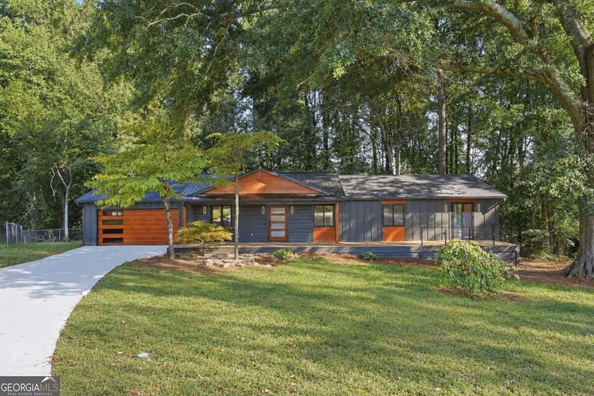 190 Crestwood CT