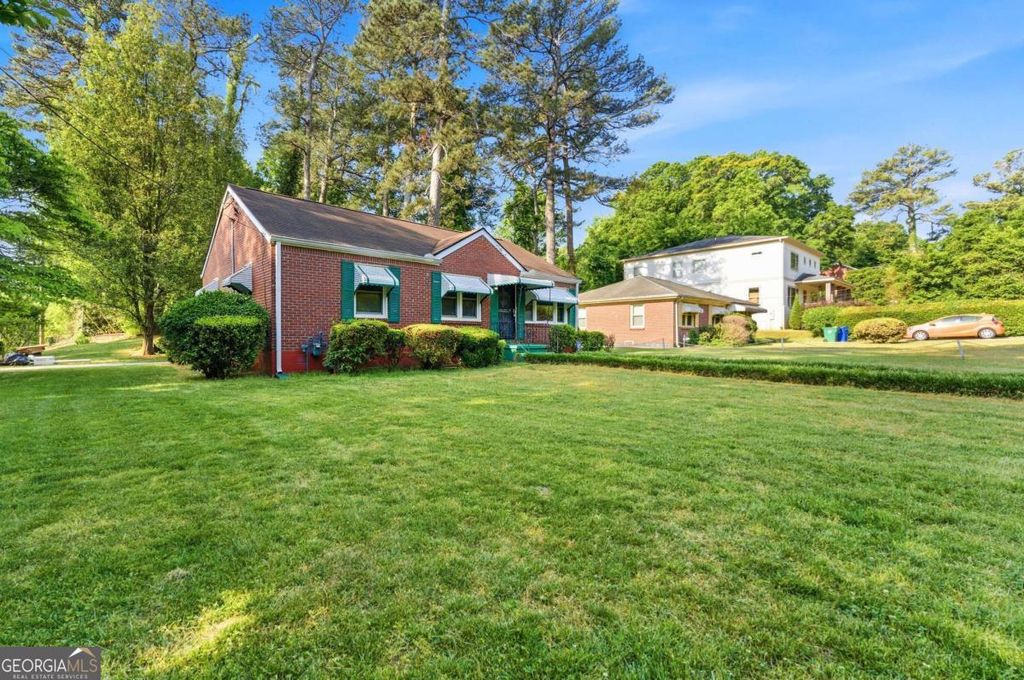 Photo of 2551 E Tupelo Street SE, Atlanta, GA 30317 (MLS # 10741222)