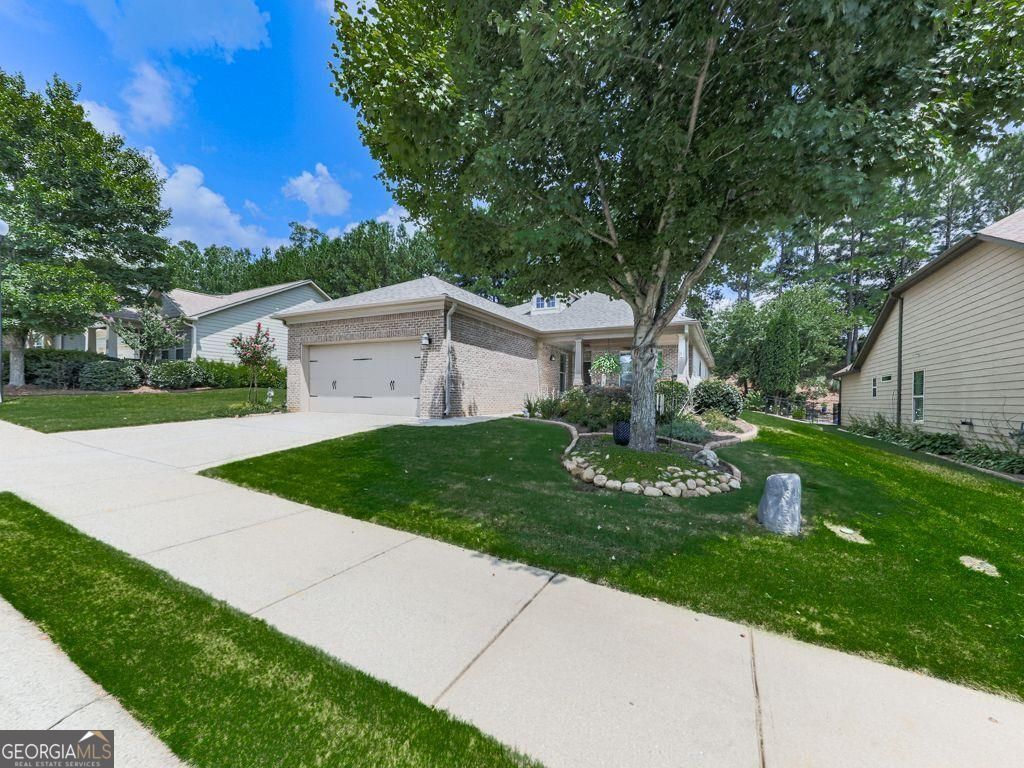 421 Larkspur DR
