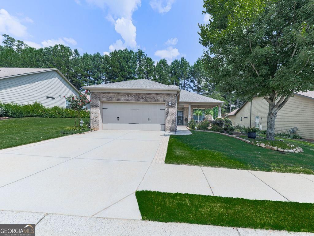 421 Larkspur DR