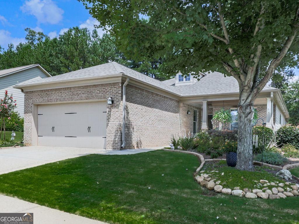421 Larkspur DR