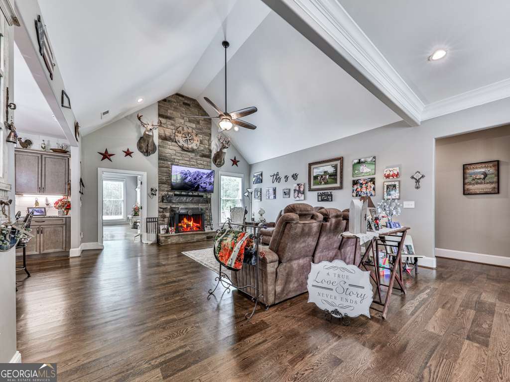 1543 Camp Dobbs RD