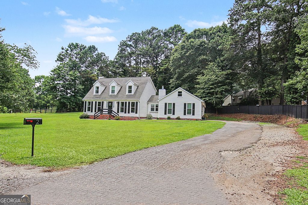 Photo of 2 Heritage Trace, Newnan, GA 30263 (MLS # 10789709)