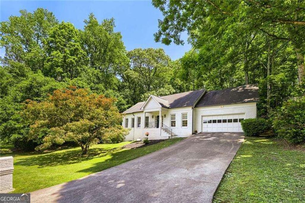 Photo of 152 Oakwood Hills Drive, Suwanee, GA 30024 (MLS # 10761044)