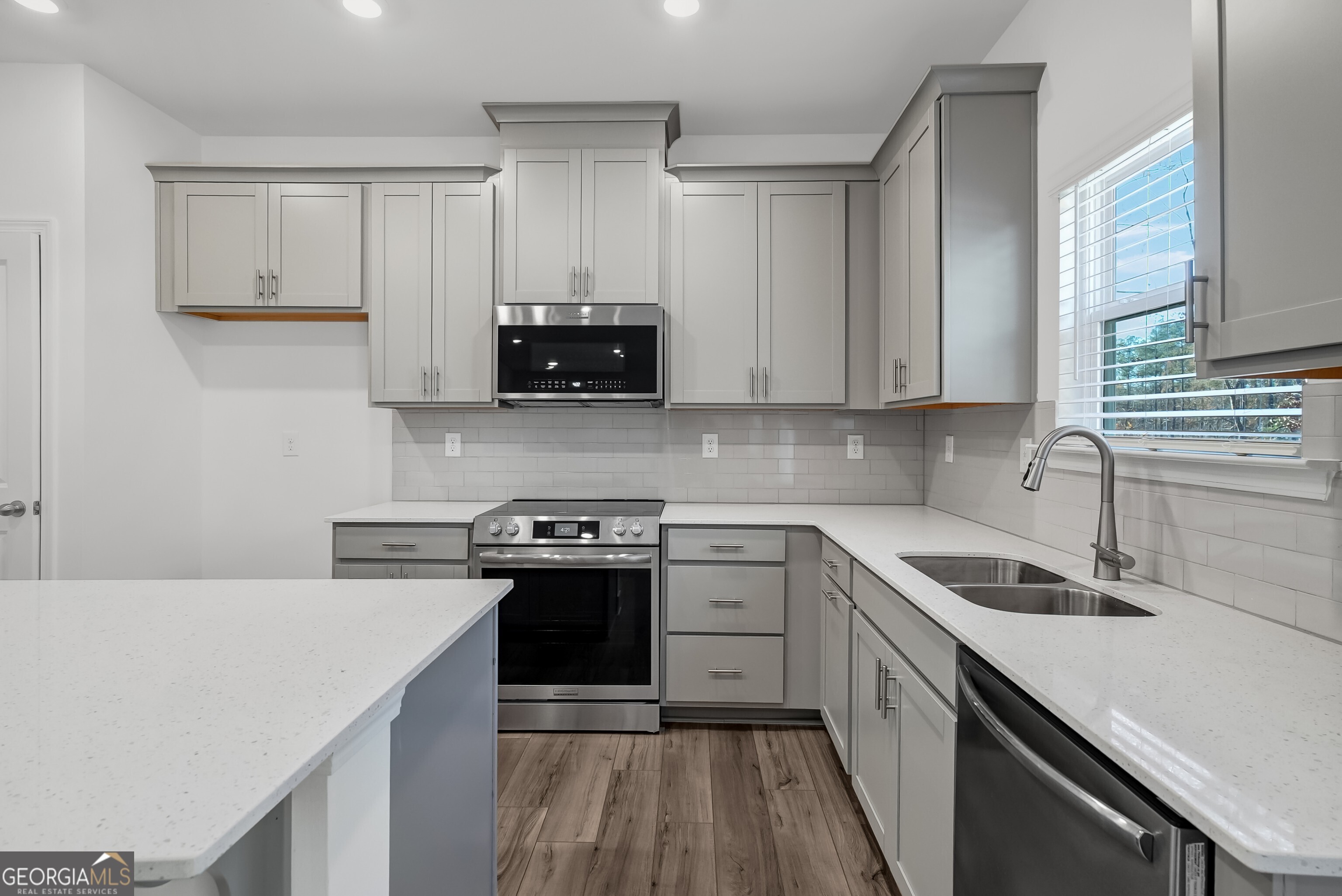 424 Panther Creek LN