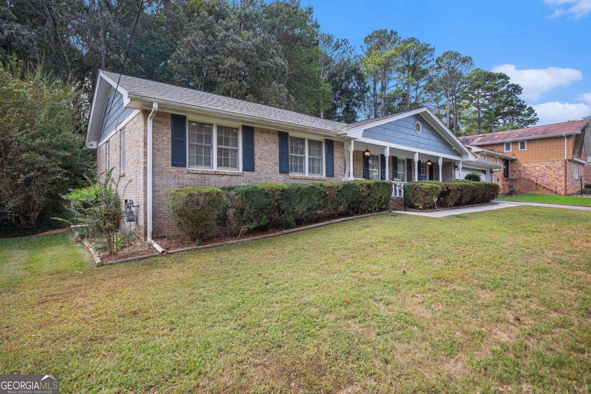 COLONIAL OAKS - Residential