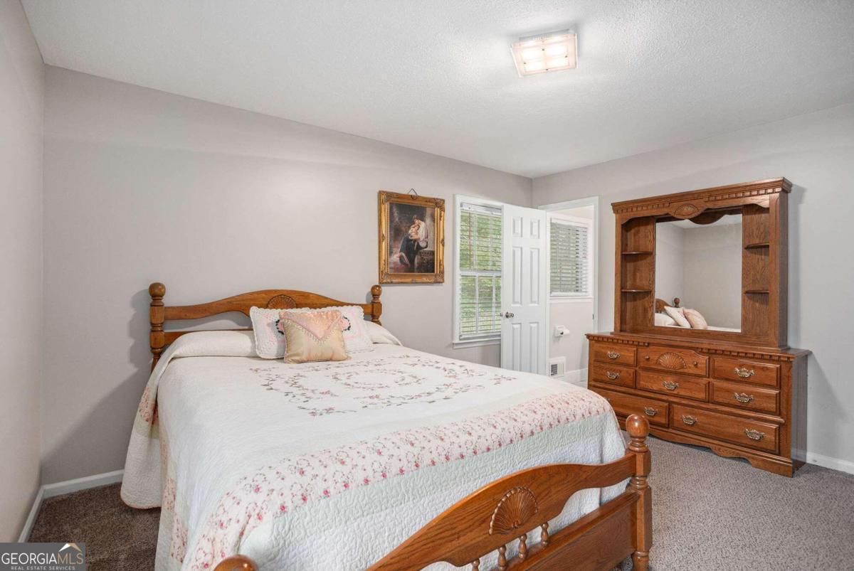 COLONIAL OAKS - Residential