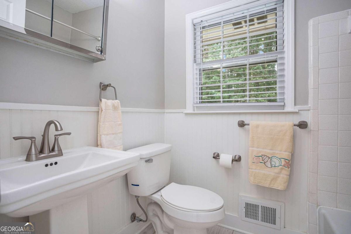 COLONIAL OAKS - Residential