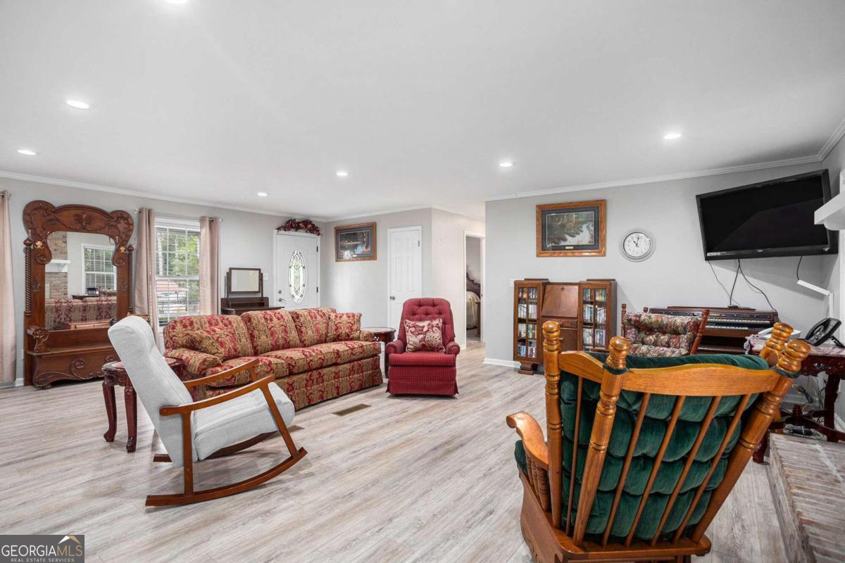 COLONIAL OAKS - Residential