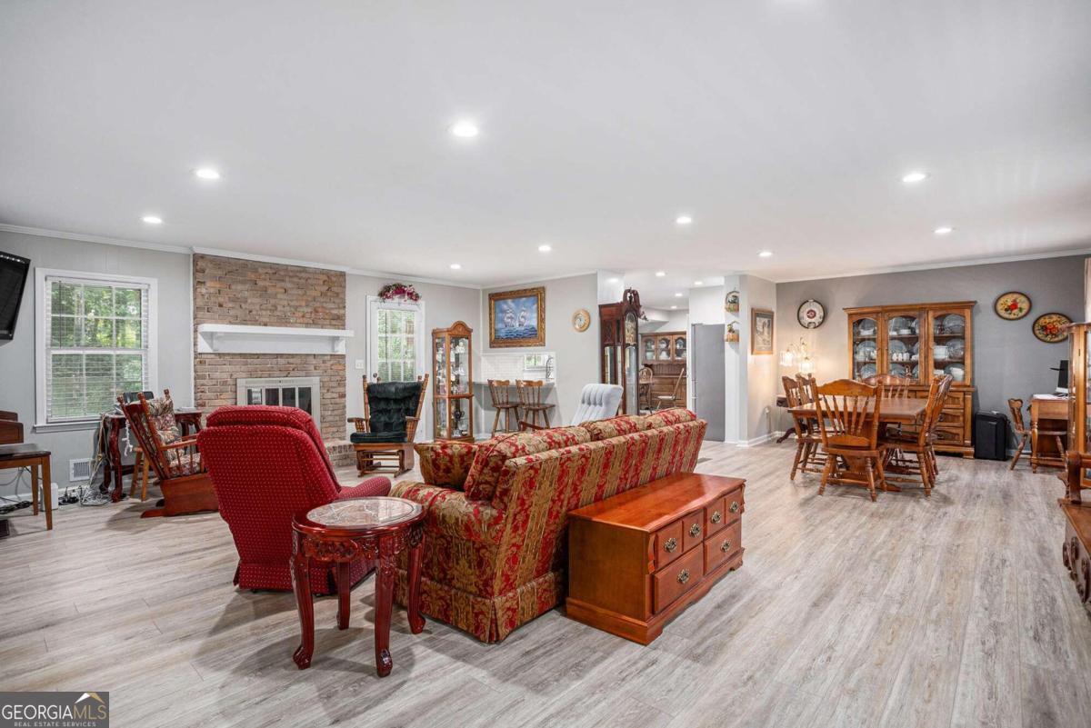 COLONIAL OAKS - Residential