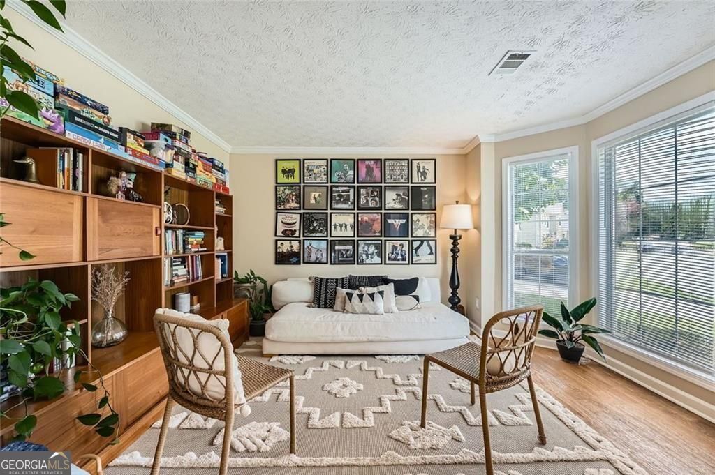 2400 Compton PL