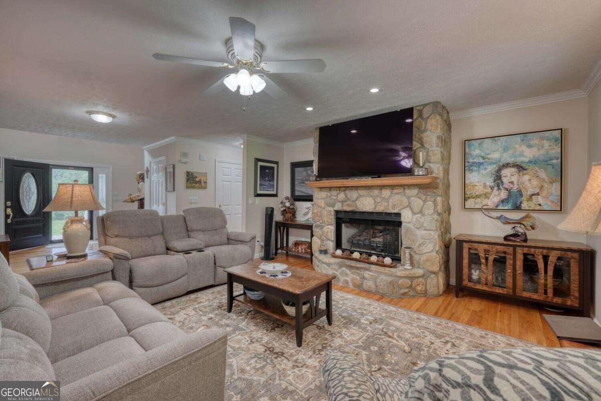 946 Barefoot RD