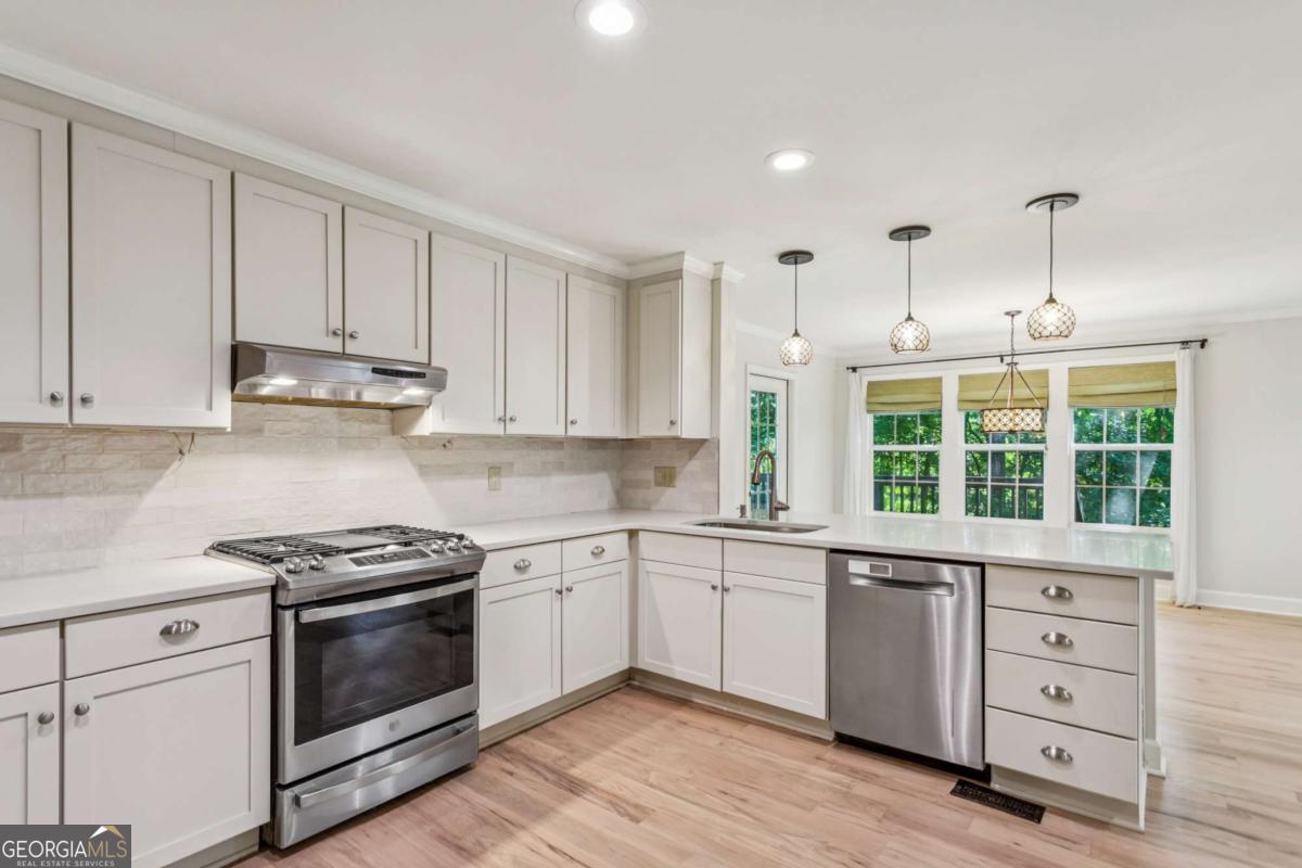 28 Anastasia DR SE