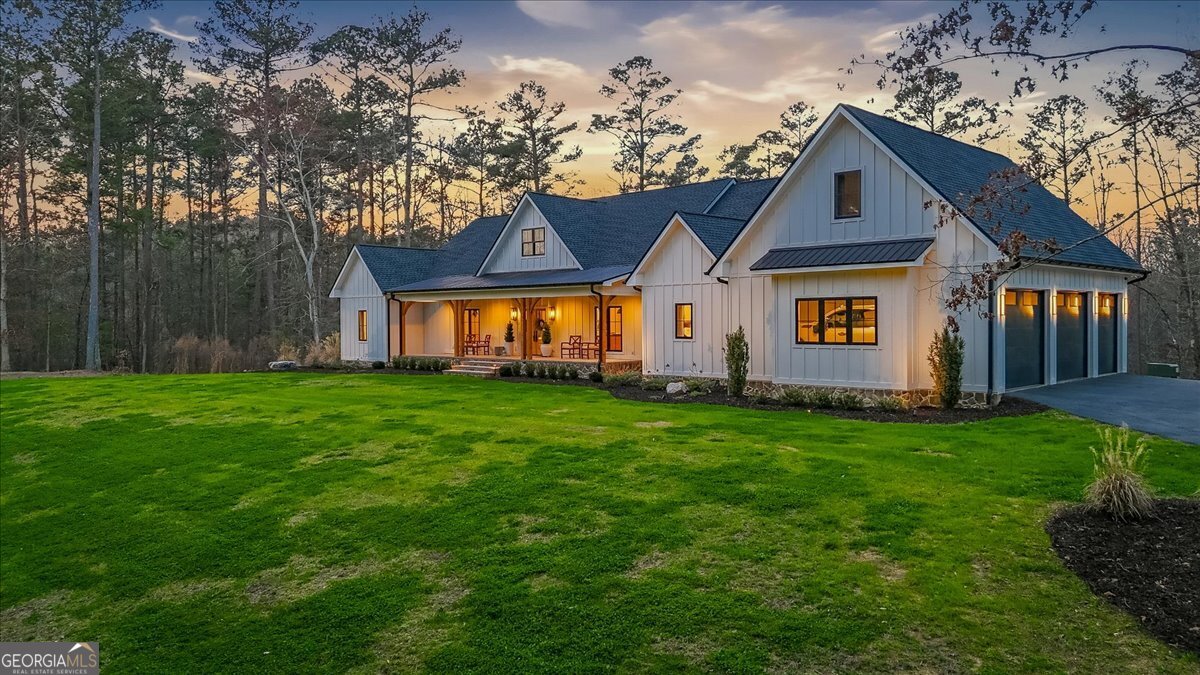 145 Moores Ferry DR SW