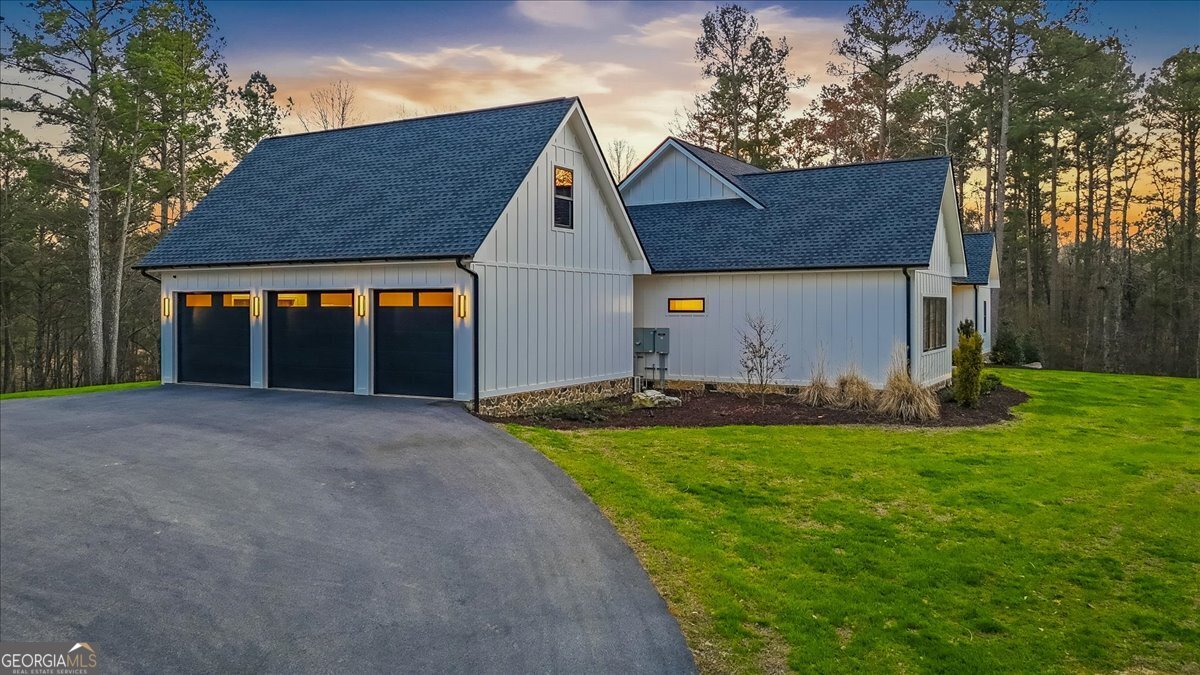 145 Moores Ferry DR SW