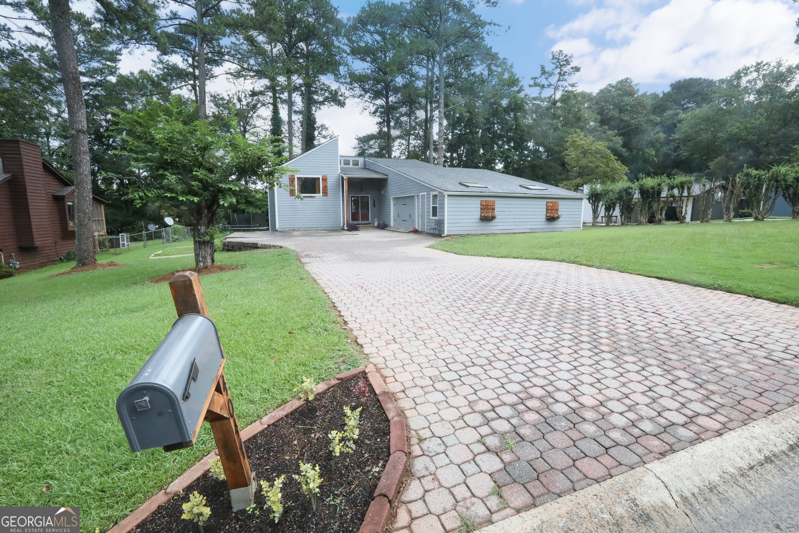 4047 Meadow WAY