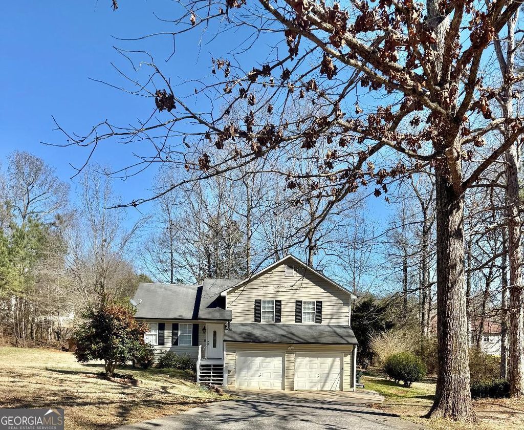 Photo of 124 Betty Lane, Carrollton, GA 30116 (MLS # 10696325)