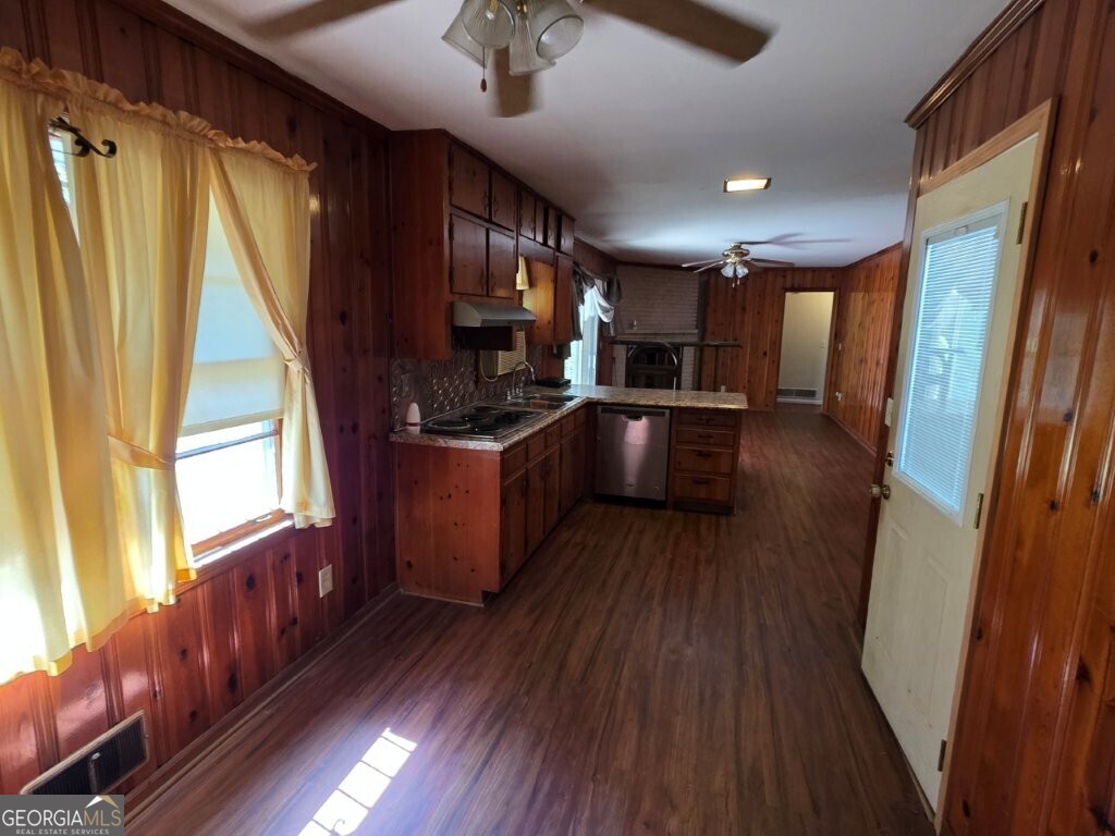 2374 Woodcastle LN SE