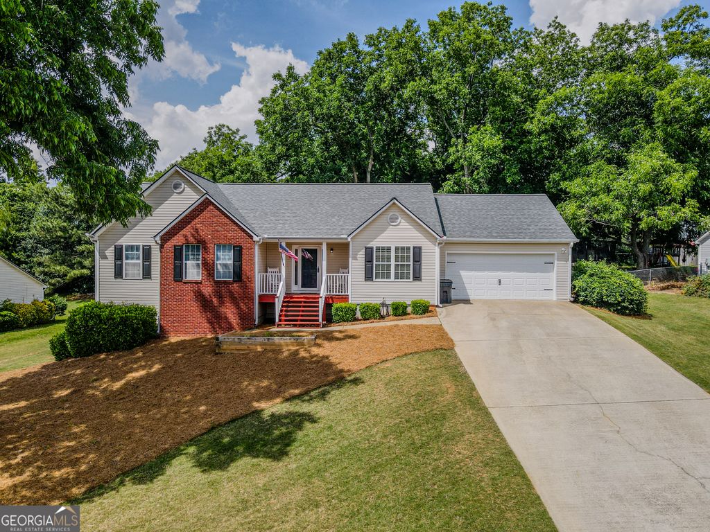 Photo of 2990 Hampton Valley Drive, Loganville, GA 30052 (MLS # 10770842)