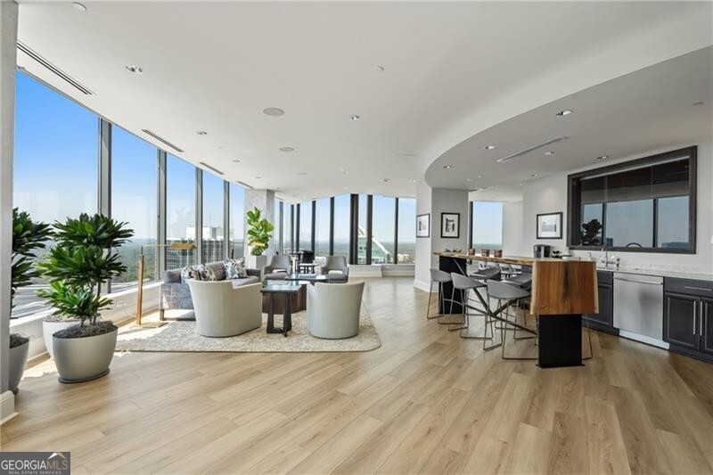 3344 Peachtree Rd NE Unit 3105, Atlanta, GA, 30326, USA, 2 Bedrooms Bedrooms, ,3 BathroomsBathrooms,Condo,Active,3344 Peachtree Rd NE Unit 3105,10684132