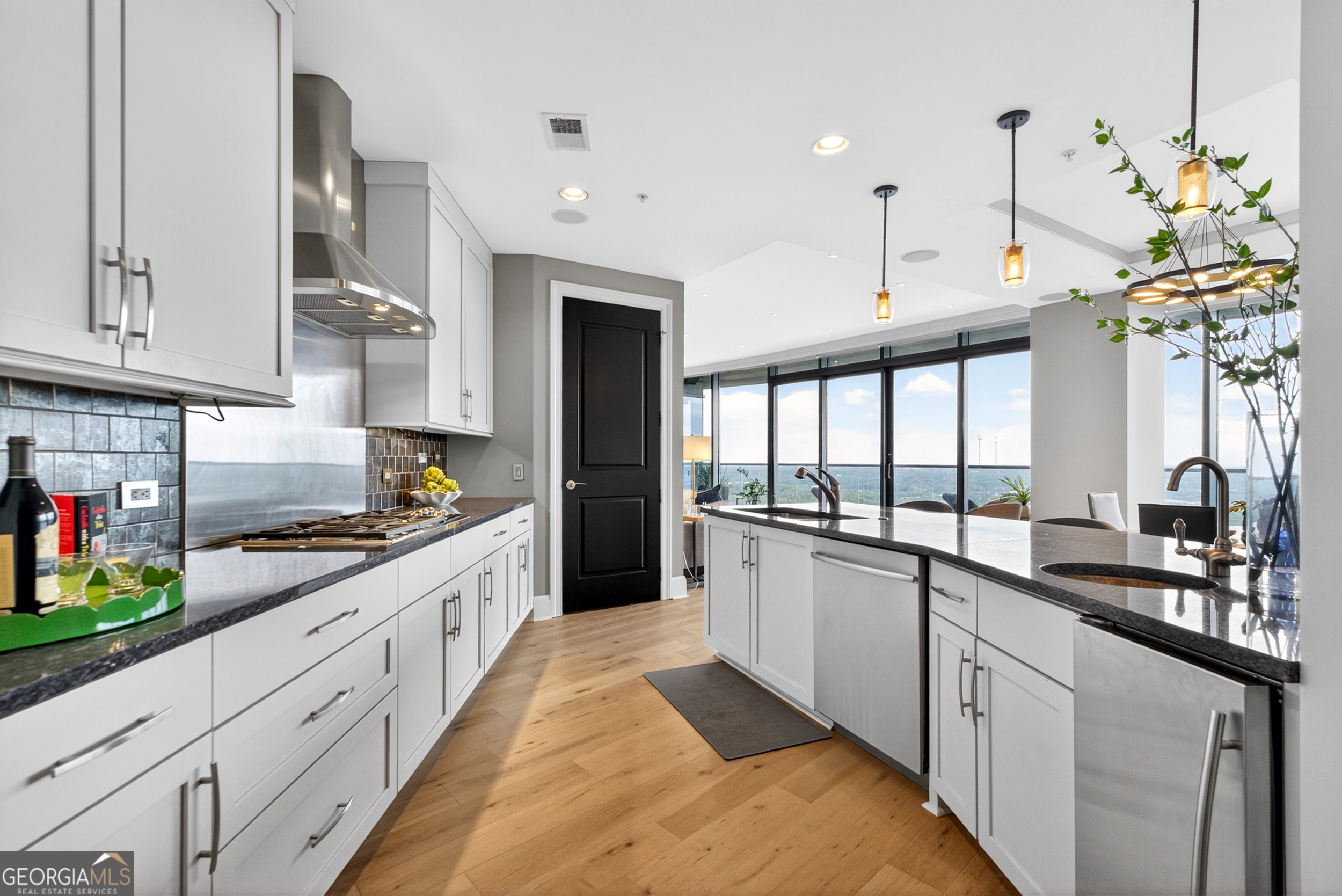 3344 Peachtree Rd NE Unit 3105, Atlanta, GA, 30326, USA, 2 Bedrooms Bedrooms, ,3 BathroomsBathrooms,Condo,Active,3344 Peachtree Rd NE Unit 3105,10684132