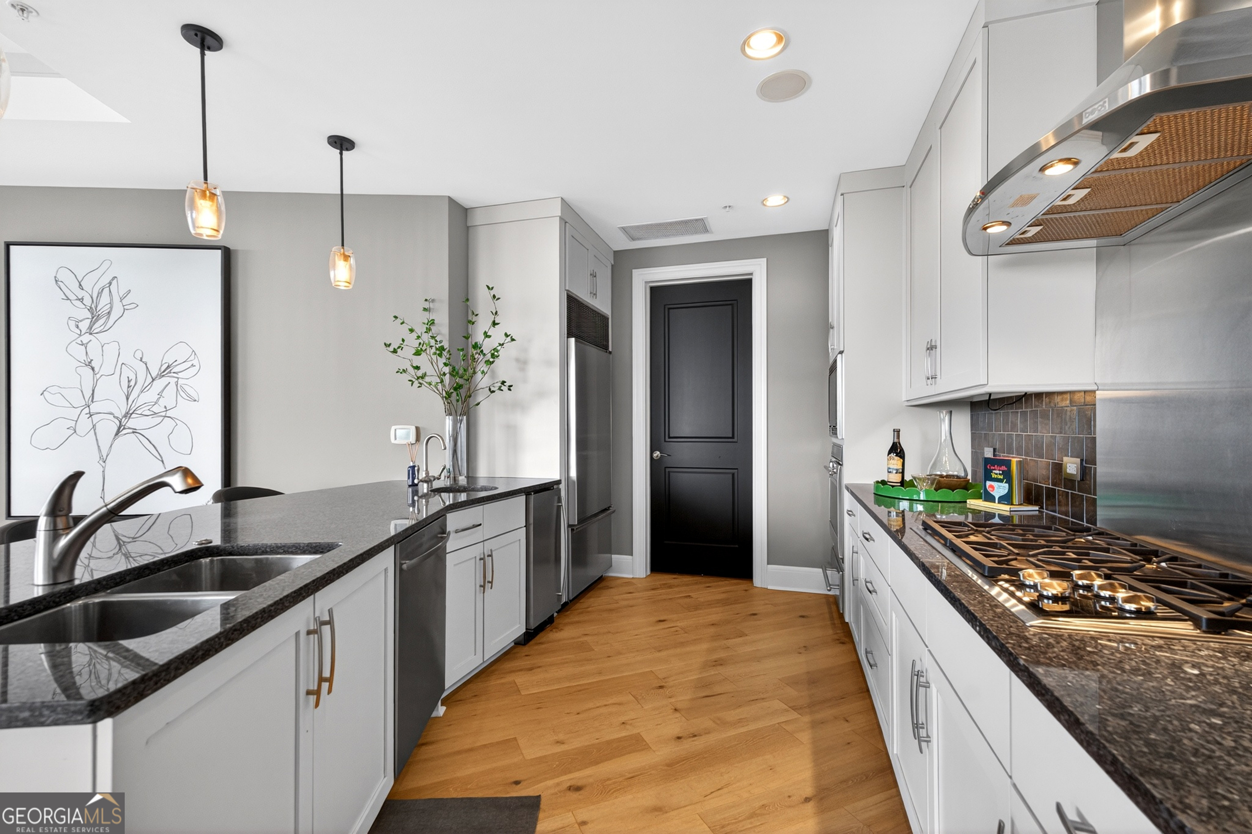 3344 Peachtree Rd NE Unit 3105, Atlanta, GA, 30326, USA, 2 Bedrooms Bedrooms, ,3 BathroomsBathrooms,Condo,Active,3344 Peachtree Rd NE Unit 3105,10684132