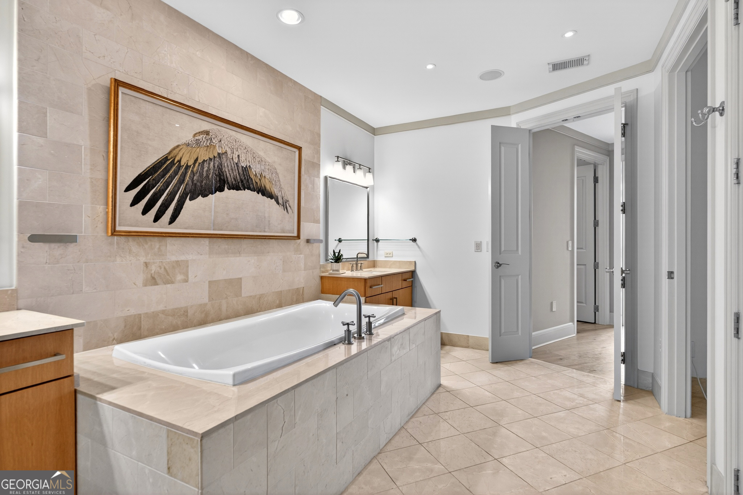 3344 Peachtree Rd NE Unit 3105, Atlanta, GA, 30326, USA, 2 Bedrooms Bedrooms, ,3 BathroomsBathrooms,Condo,Active,3344 Peachtree Rd NE Unit 3105,10684132