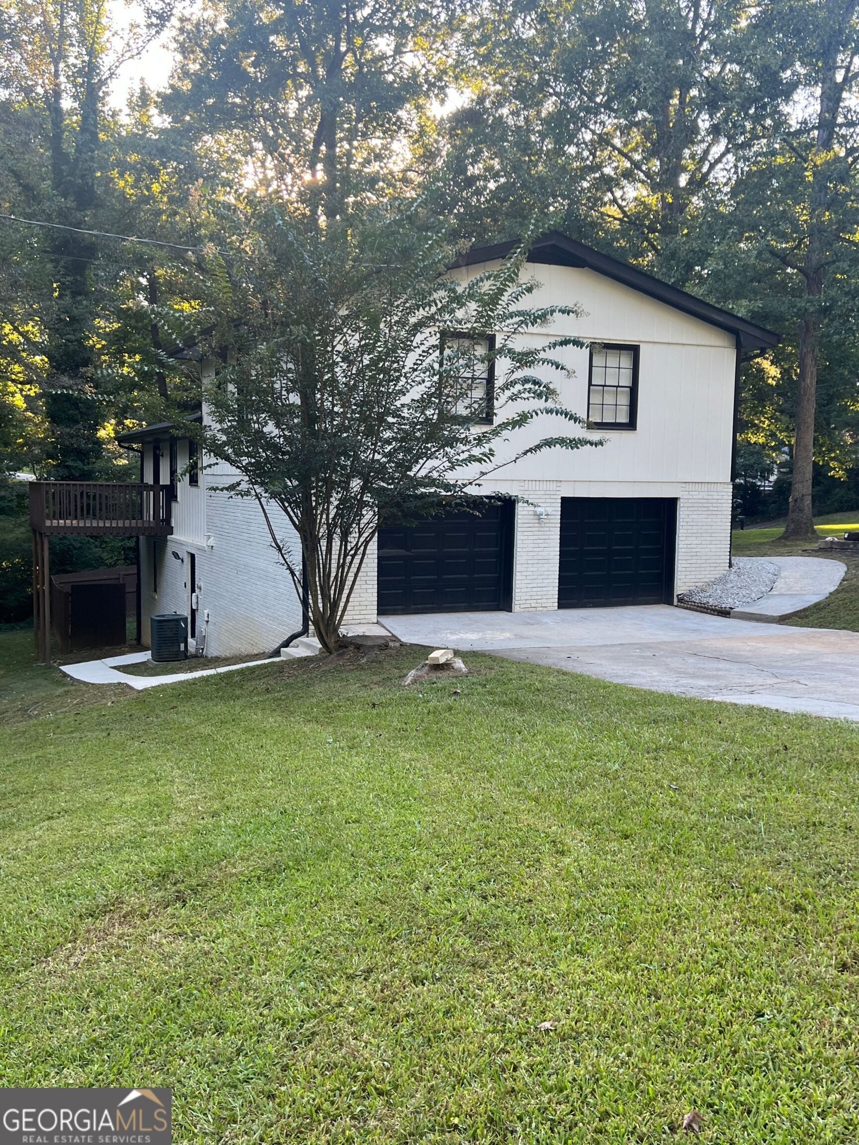 567 Woodland LN