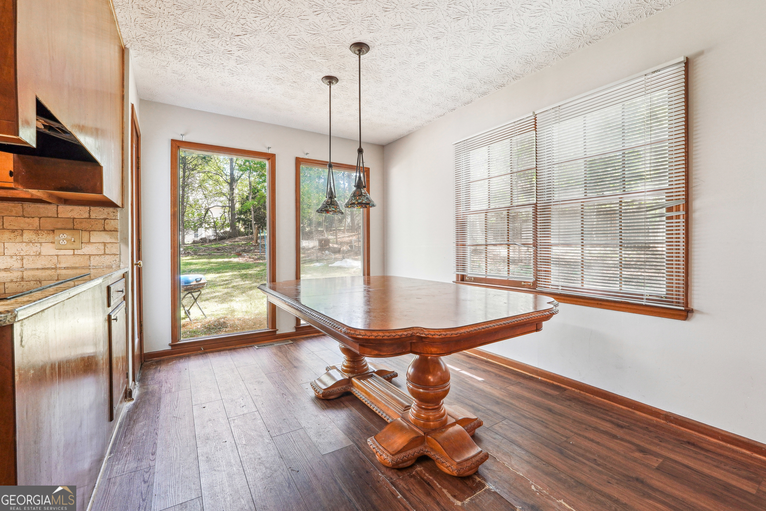 1366 Maple Ridge DR