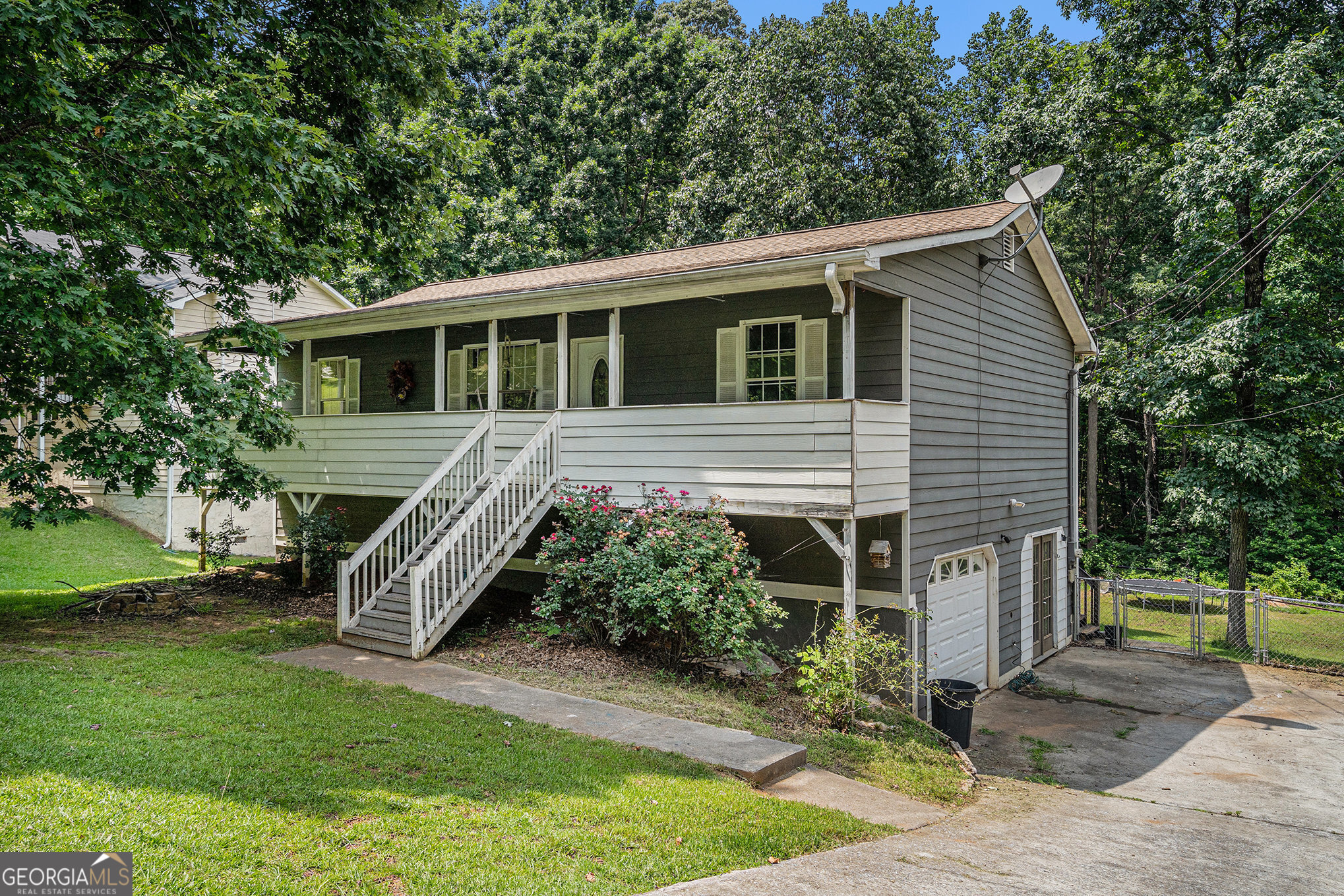 Versatile 3 bedroom 2 bath home, Lots of potential for homeowners and investors.