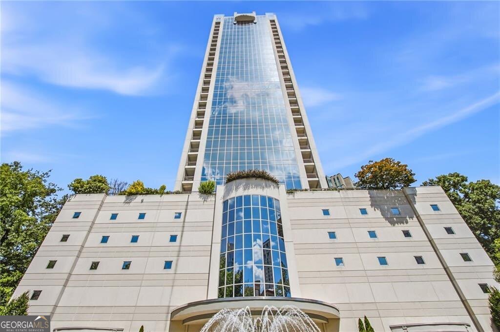 2828 Peachtree RD NW 2402