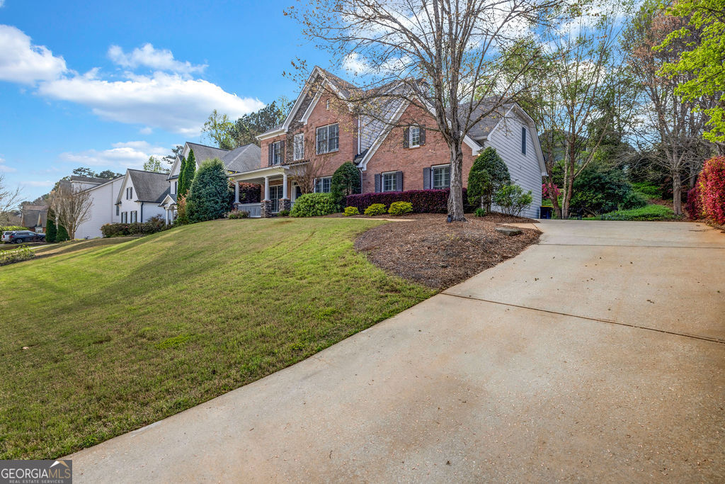 458 Lake Forest DR